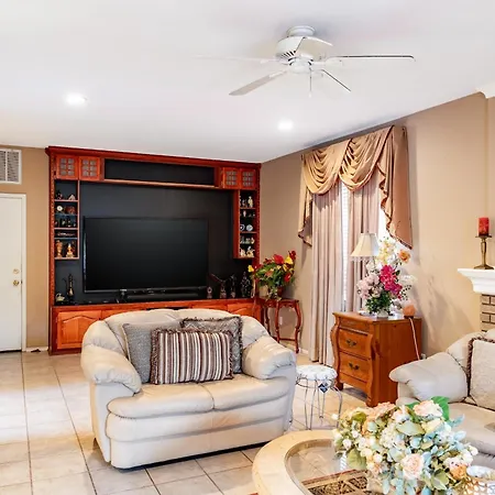 Spacious 3Br Retreat With Loft & Mountain Views